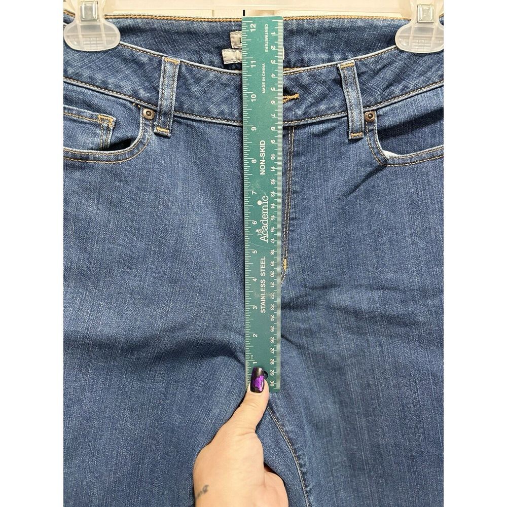 L.L.‎ Bean Medium Wash Denim Jeans Size 10 Straight Leg Mid Rise Zip/Button - Picture 2 of 6